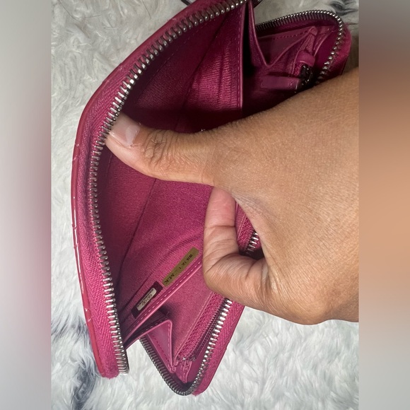 🛑 S O L D 🛑 Chanel Zippy Wallet in Patent Leather - Picture 9 of 9